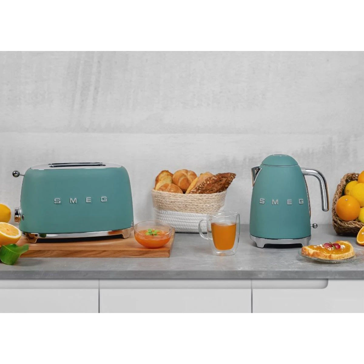 Bouilloire électrique Années 50 SMEG Vert émeraude Mat 2 Bouilloire électrique Années 50 SMEG Vert émeraude Mat – Image 2