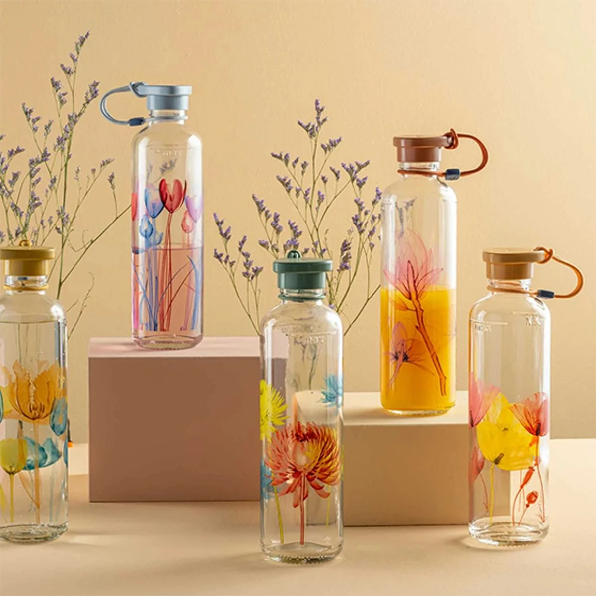 Bouteille Gourde En Verre 750ml LEONARDO Bleu Flower 8 Bouteille Gourde En Verre 750ml LEONARDO Bleu Flower – Image 8