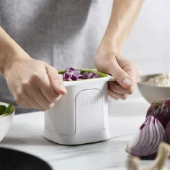 Chop Cup Hachoir à Légumes Frites Oignons Joseph Joseph Blanc Et Vert 8 Chop Cup Hachoir à Légumes Frites Oignons Joseph Joseph Blanc Et Vert -Maison Cuisine Série chop cup hachoir a legumes frites oignons joseph joseph blanc et vert 2