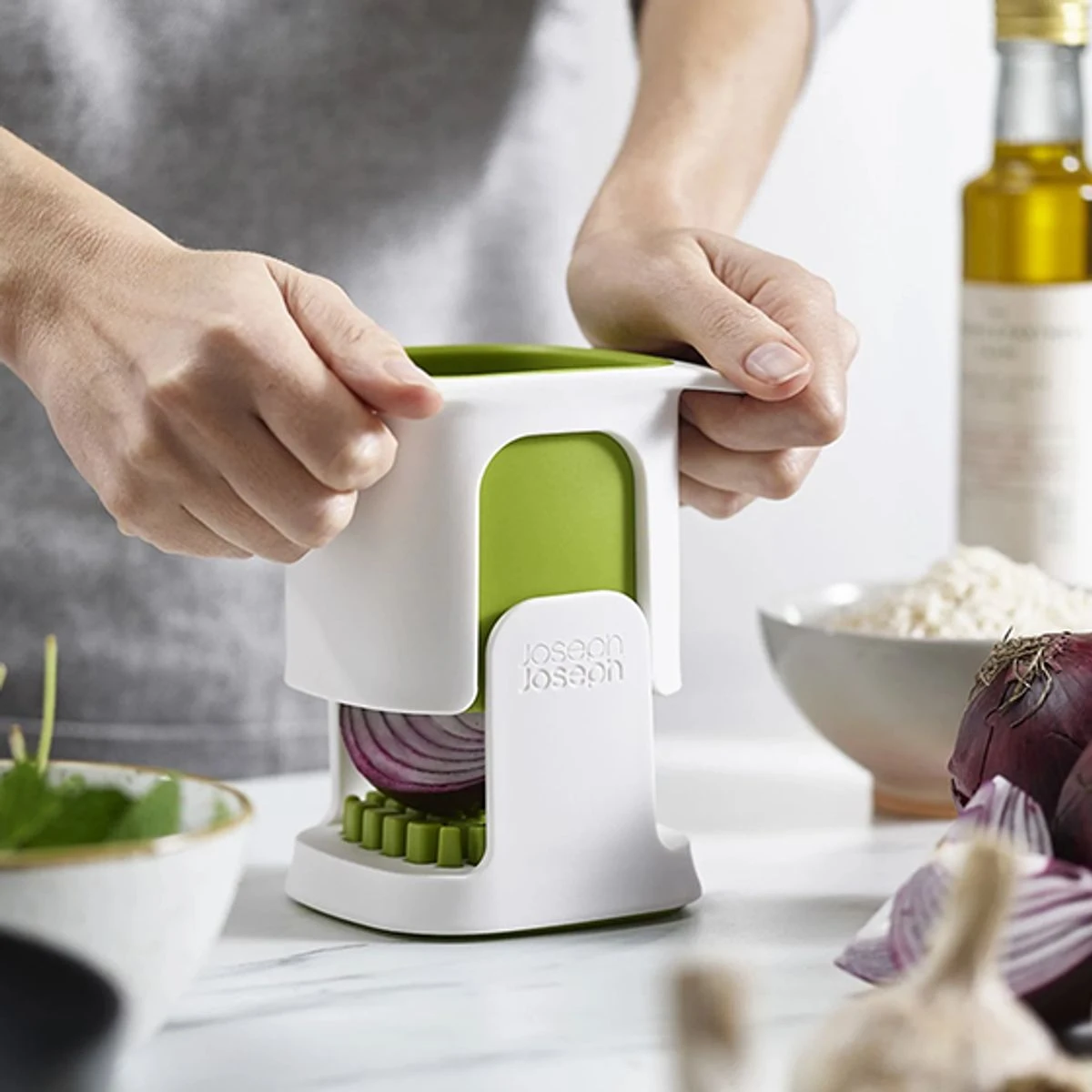 Chop Cup Hachoir à Légumes Frites Oignons Joseph Joseph Blanc Et Vert 1 Chop Cup Hachoir à Légumes Frites Oignons Joseph Joseph Blanc Et Vert