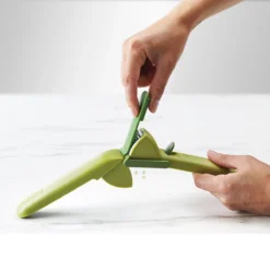 CleanForce Presse Ail Avec Lame D´essuie-glace Joseph Joseph -Maison Cuisine Série cleanforce presse ail avec lame d essuie glace joseph joseph 7