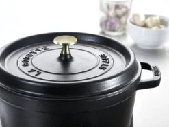 Cocotte En Fonte Emaillée Ronde Staub NOIR -Maison Cuisine Série cocotte en fonte emaillee ronde staub noir 5