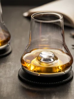 COFFRET ATMOSPHERE 2 Verres à Dégustation à Whisky + Socle Rafraichisseur + Dessous De Verre PEUGEOT -Maison Cuisine Série coffret atmosphere 2 verres a degustation a whisky socle rafraichisseur dessous de verre peugeot 3