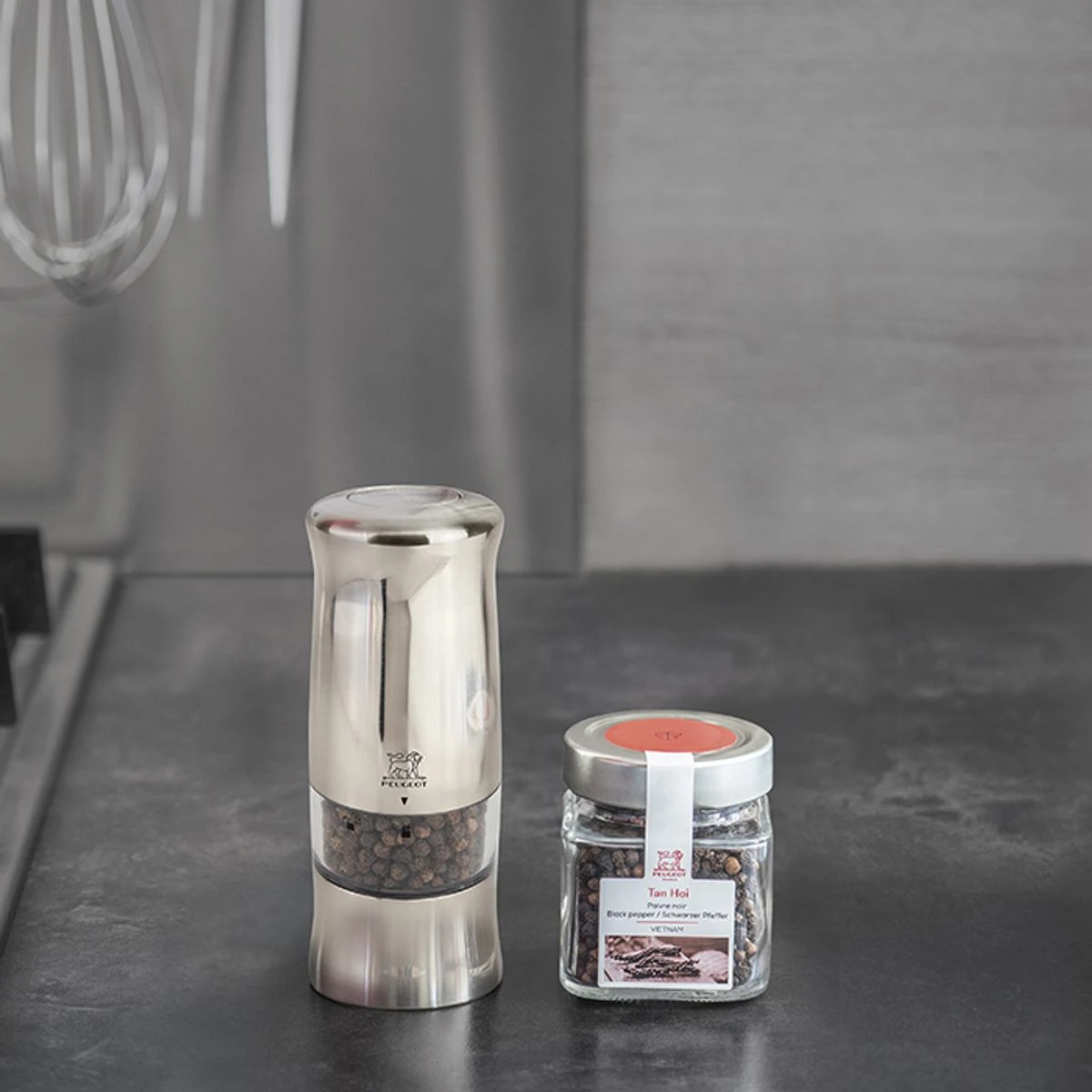 COFFRET Lumière Sur Le Poivre ZELI Moulin à Poivre électrique PEUGEOT Avec Poivre Tan Hoi SC 8 COFFRET Lumière Sur Le Poivre ZELI Moulin à Poivre électrique PEUGEOT Avec Poivre Tan Hoi SC – Image 8