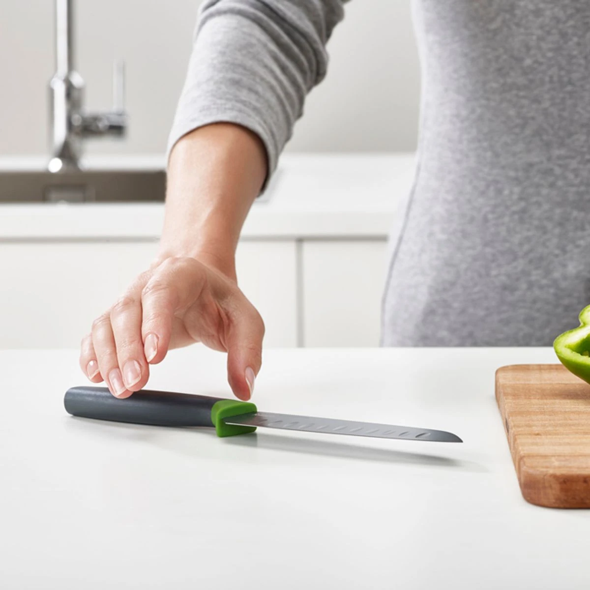 DoorStore Knives Set De 4 Couteaux Elevate Et Leur Boitier Rangement Placard Joseph Joseph SC 7 DoorStore Knives Set De 4 Couteaux Elevate Et Leur Boitier Rangement Placard Joseph Joseph SC – Image 7