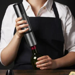 ELIS Touch Carbone Tire Bouchon électrique Automatique Rechargeable PEUGEOT -Maison Cuisine Série elis touch carbone tire bouchon electrique automatique rechargeable peugeot 7