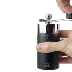 ISEN Moulin à Muscade Bois Et Inox à Manivelle 15 Cm PEUGEOT Noir Mat 11 ISEN Moulin à Muscade Bois Et Inox à Manivelle 15 Cm PEUGEOT Noir Mat -Maison Cuisine Série isen moulin a muscade bois et inox a manivelle 15 cm peugeot noir mat 4