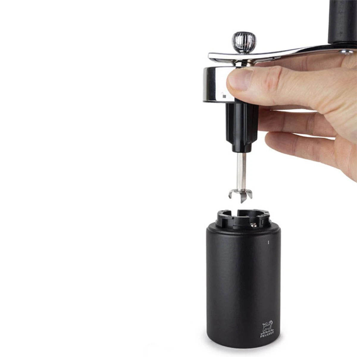 ISEN Moulin à Muscade Bois Et Inox à Manivelle 15 Cm PEUGEOT Noir Mat 6 ISEN Moulin à Muscade Bois Et Inox à Manivelle 15 Cm PEUGEOT Noir Mat – Image 6