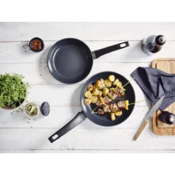 KURO Poêle En Fonte D'Aluminium Revêtement Céramique Anti-adhérent BEKA