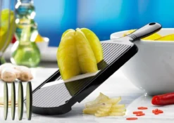 KYOCERA Mandoline-Trancheuse Ceramique 4 épaisseurs Rouge -Maison Cuisine Série kyocera mandoline trancheuse ceramique 4 epaisseurs rouge 2