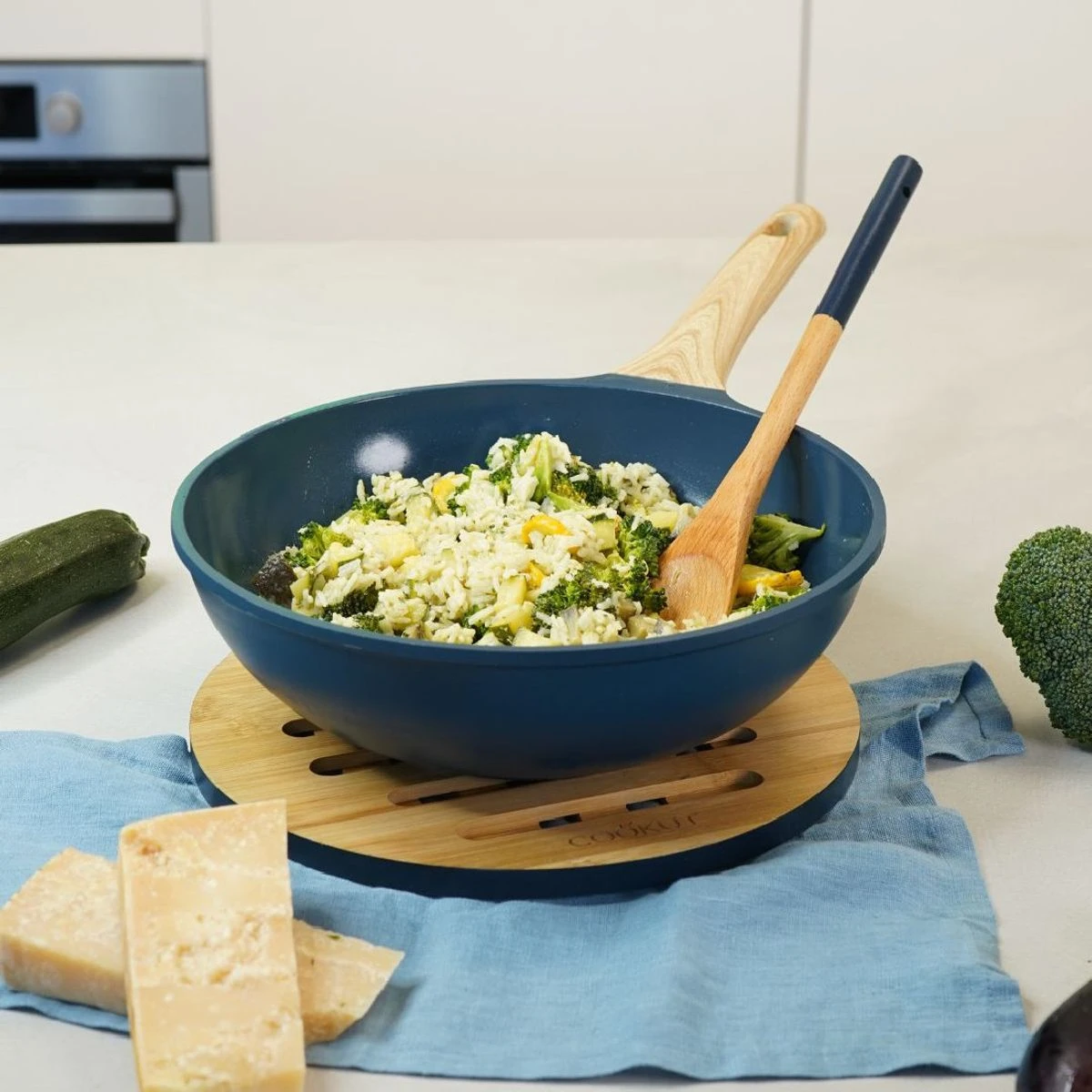 L´incroyable Wok Cookut Revêtement Céramique 28 Cm - Bleu Myrtille 1 L´incroyable Wok Cookut Revêtement Céramique 28 Cm - Bleu Myrtille