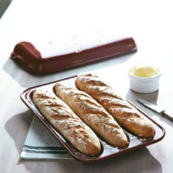 LE PAIN Moule à Baguettes D´Emile HENRY Rouge Grand Cru -Maison Cuisine Série le pain moule a baguettes d emile henry rouge grand cru 2