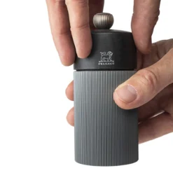 LINE CARBONE Moulin à Sel 12 Cm Bois Aluminium PEUGEOT -Maison Cuisine Série line carbone moulin a sel 12 cm bois aluminium peugeot 5