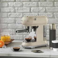 Machine à Café Expresso Années 50 SMEG Crème -Maison Cuisine Série machine a cafe expresso annees 50 smeg creme 8