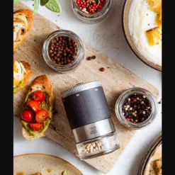 MAESTRO Bar à Poivres Coffret Moulin Réservoir Et Poivres PEUGEOT -Maison Cuisine Série maestro bar a poivres coffret moulin reservoir et poivres peugeot 4