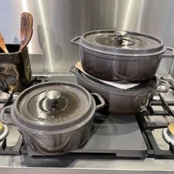 Mijoteuse Cocotte Ovale Fonte émaillée INVICTA Taupe -Maison Cuisine Série mijoteuse cocotte ovale fonte emaillee invicta taupe 2