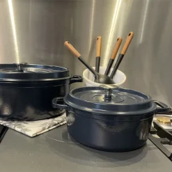 Mijoteuse Cocotte Ronde Fonte émaillée INVICTA Bleu Réglisse D32 -Maison Cuisine Série mijoteuse cocotte ronde fonte emaillee invicta bleu reglisse d32 3