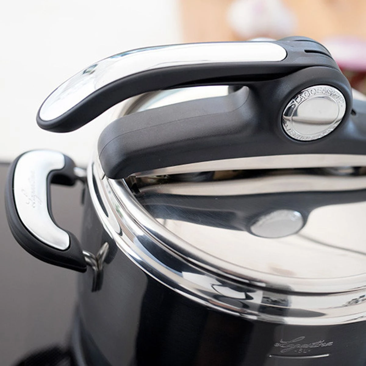 NOVIA LAGOEASY´UP Vitamin Autocuiseur Inox Couvercle à Levier + Panier Lagostina 7 L 5 NOVIA LAGOEASY´UP Vitamin Autocuiseur Inox Couvercle à Levier + Panier Lagostina 7 L – Image 5