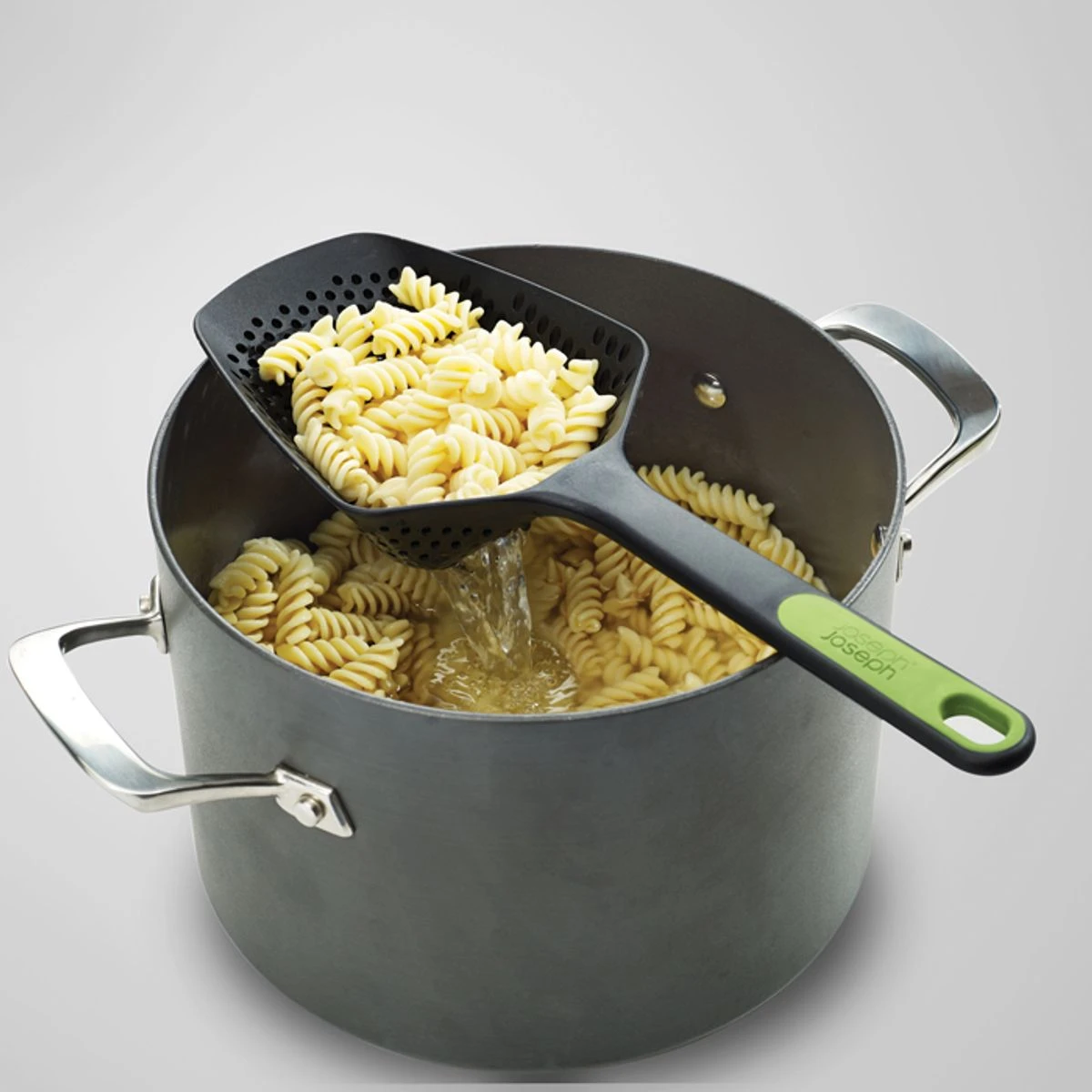 SCOOP Plus Passoire Cuillère Grand Modèle Joseph Joseph NOIR 1 SCOOP Plus Passoire Cuillère Grand Modèle Joseph Joseph NOIR